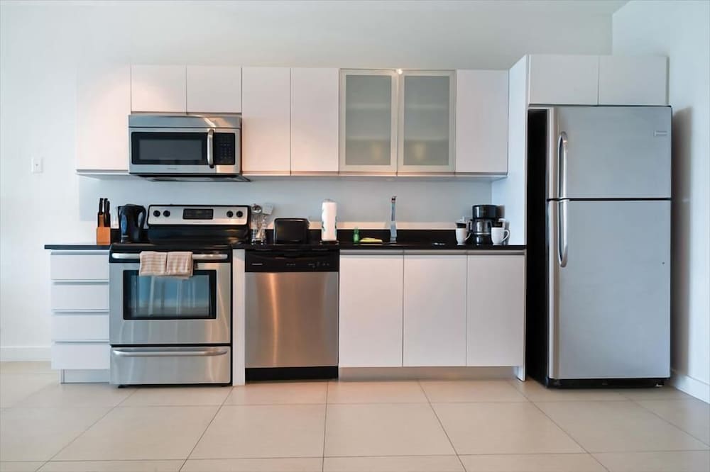 Luxury Condo-Hotel w/ Gorgeous Ocean Views | Pool+ Balcony | Gym