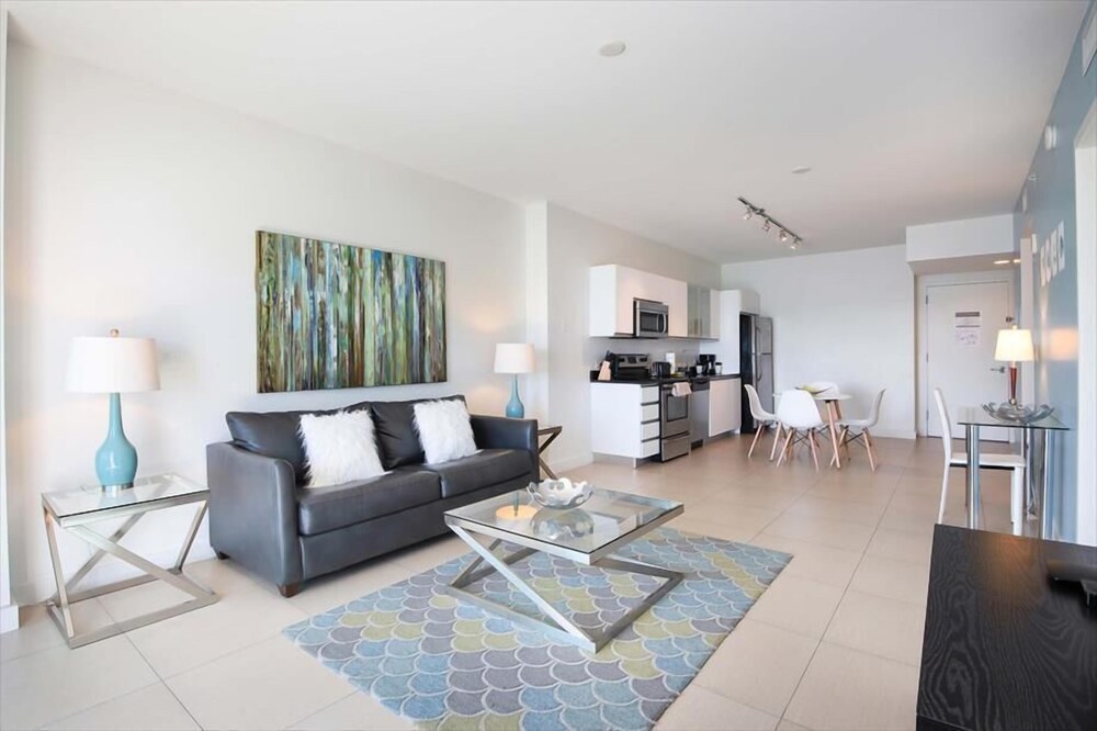 Luxury Condo-Hotel w/ Gorgeous Ocean Views | Pool+ Balcony | Gym