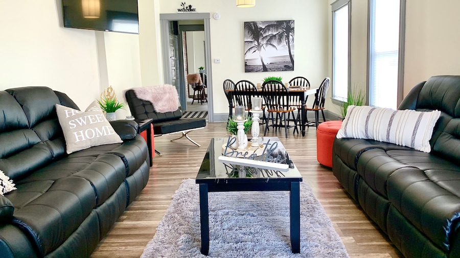 The Blackjack Duplex - Private Yard & Parking, Near Falls & Casino by Niagara Hospitality