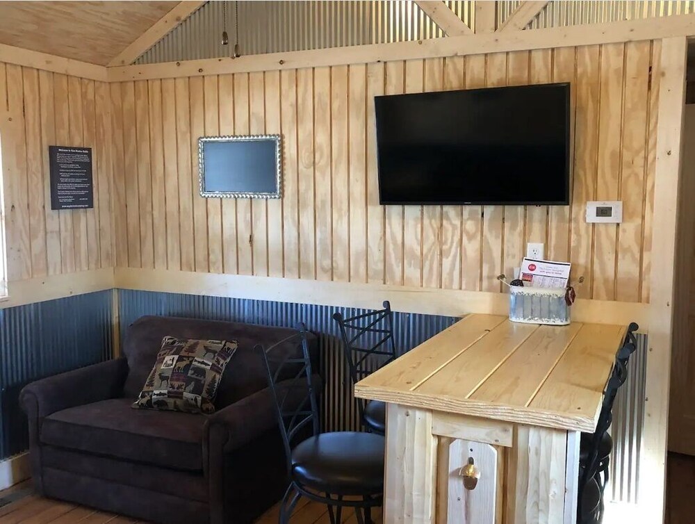 Eagles Nest Camping Bee Hunter Cabin in Linton Best Rates & Deals on