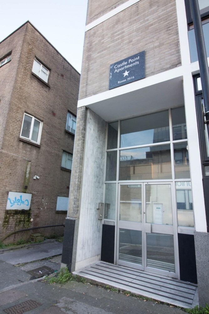 Stayzo Castle Penthouse 17 - A Clean Fresh Modern Apartment With Free Wi-fi