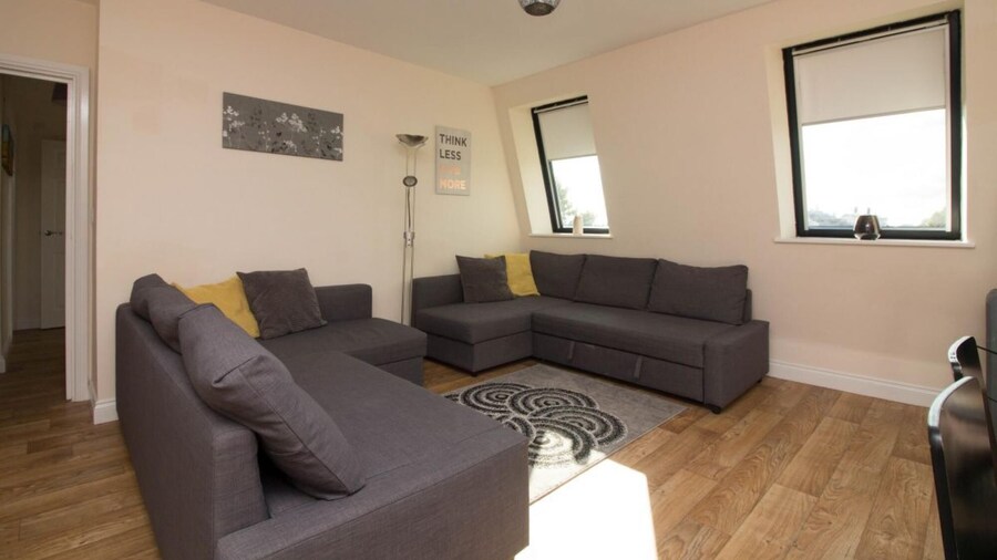 Stayzo Castle Penthouse 17 - A Clean Fresh Modern Apartment With Free Wi-fi