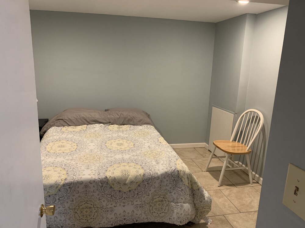 5 bedroom 2 bath house, walk to Notre Dame, safe area South Bend Vrbo