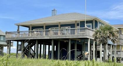 Beachy Beach 3 Bedroom Home by Redawning