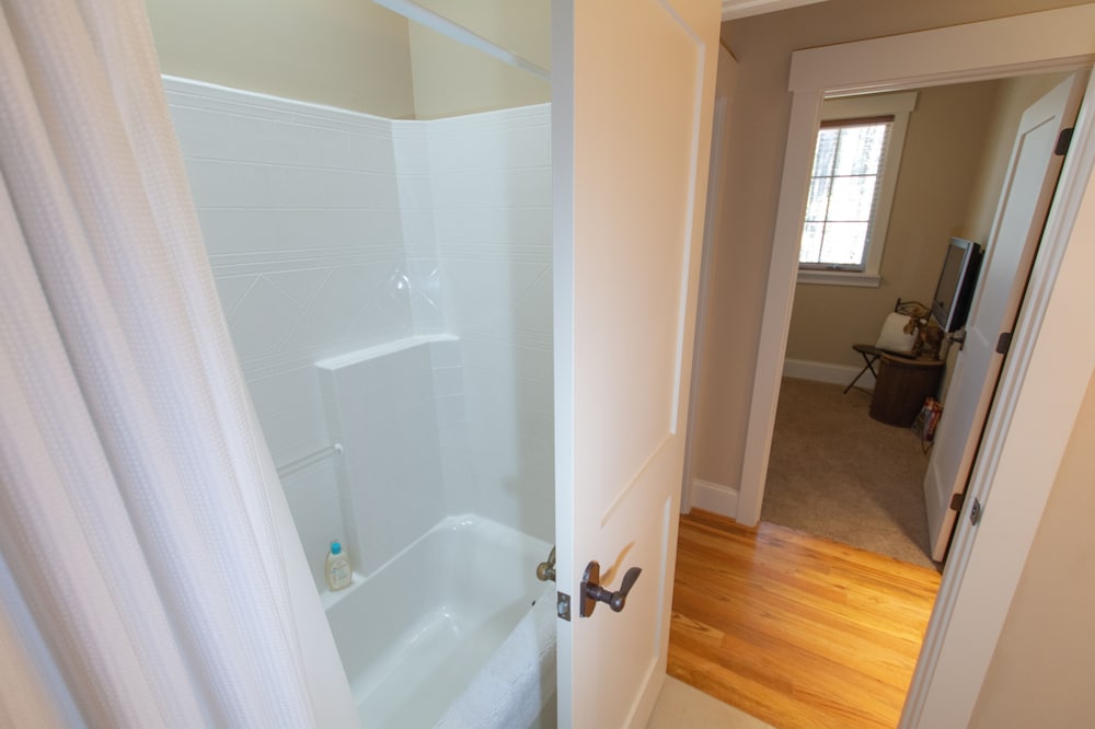 The Roost, treehouse in Cheshire Black Mountain