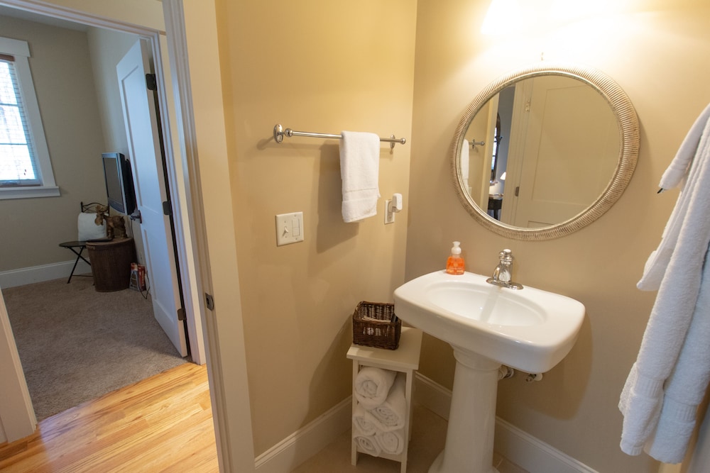 The Roost, treehouse in Cheshire Black Mountain