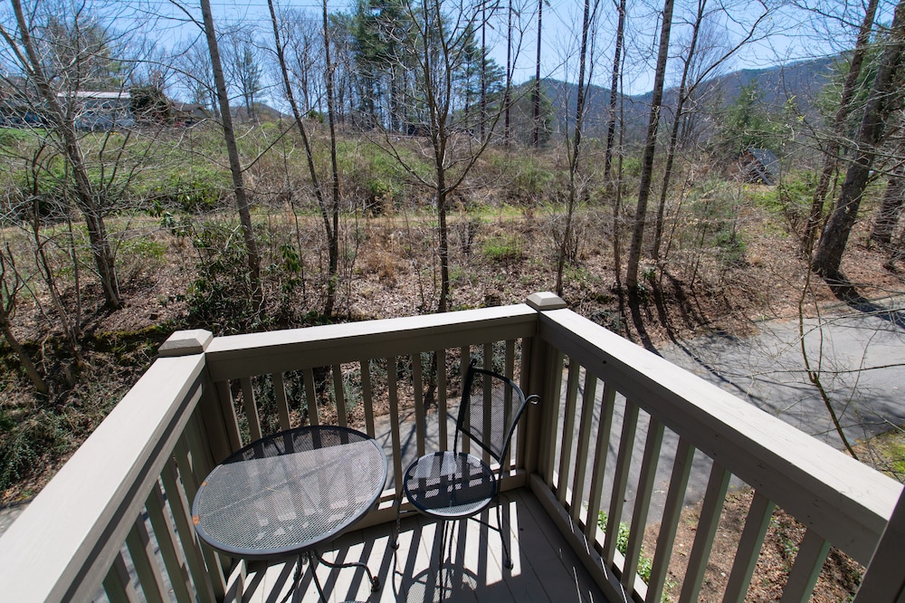 The Roost, treehouse in Cheshire Black Mountain