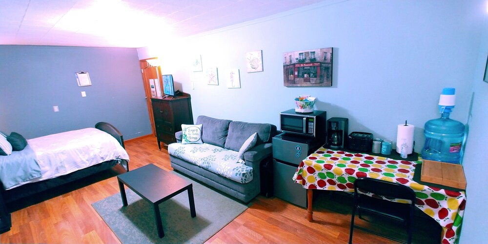 Pet Friendly * Island Studio *Ice Age Trail * Old Abe Trail