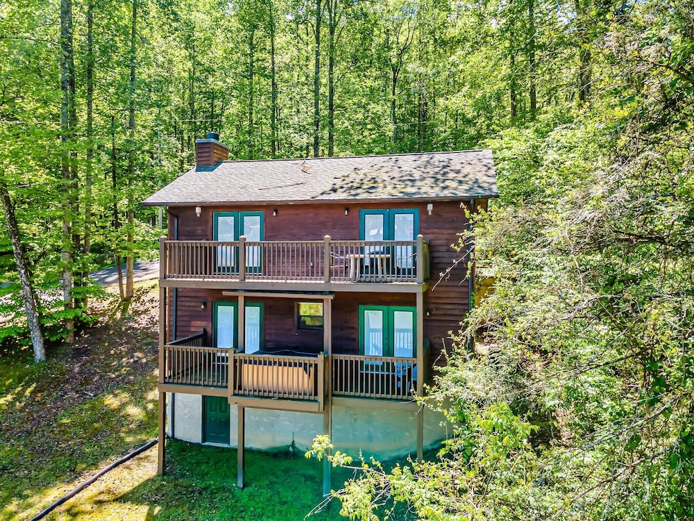 Hilltop Hideout❤️: 2 Mins from Gatlinburg Parkway