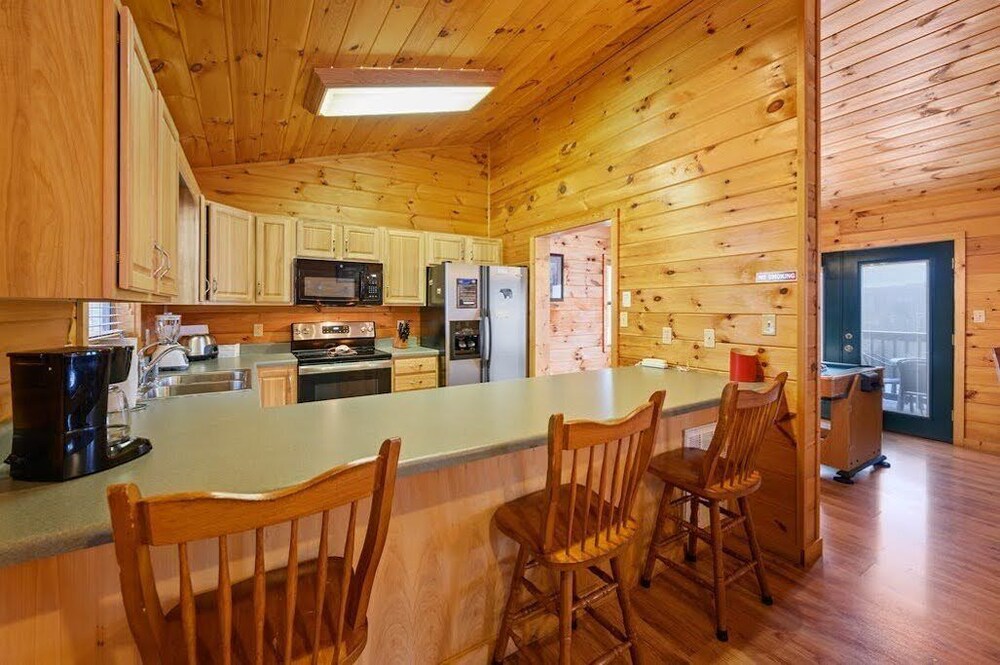 Hilltop Hideout❤️: 2 Mins from Gatlinburg Parkway