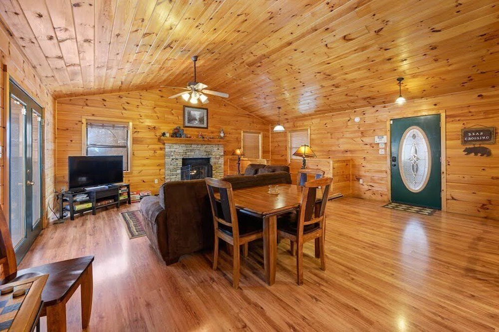 Hilltop Hideout❤️: 2 Mins from Gatlinburg Parkway