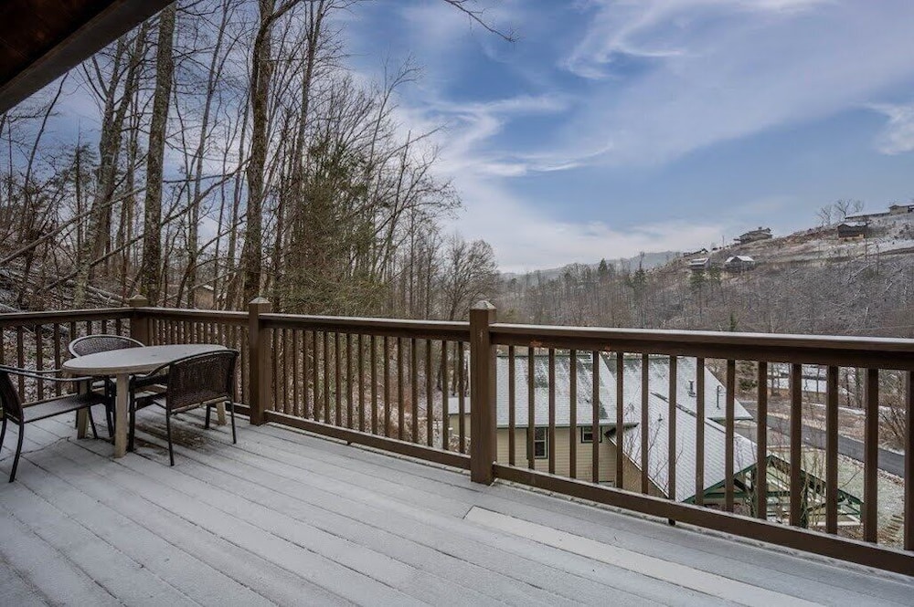 Hilltop Hideout❤️: 2 Mins from Gatlinburg Parkway