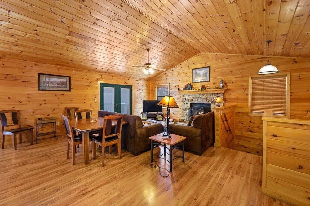 Hilltop Hideout❤️: 2 Mins from Gatlinburg Parkway