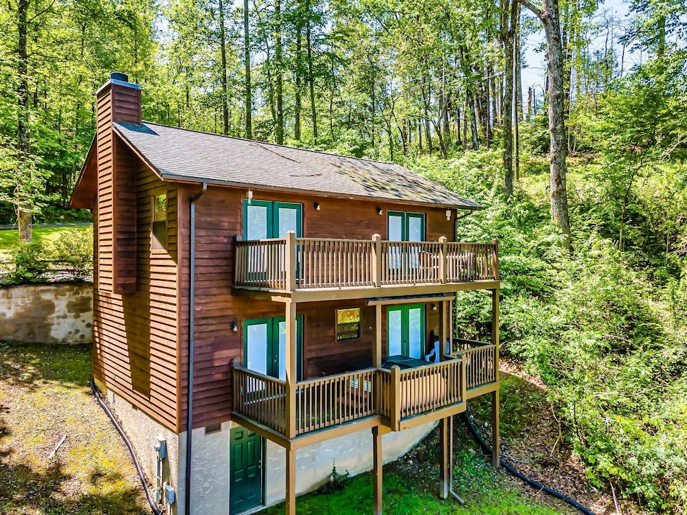 Hilltop Hideout❤️: 2 Mins from Gatlinburg Parkway