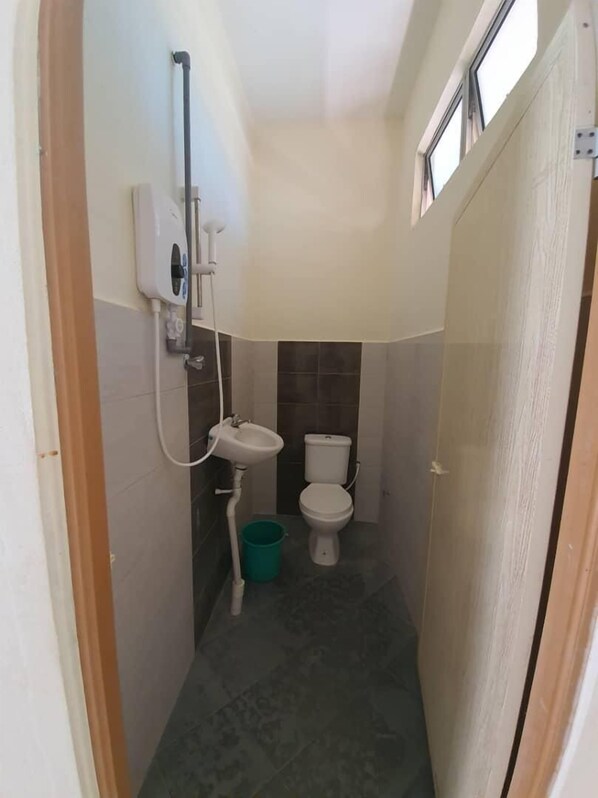 Book SPOT ON 90242 Sri Pantai Resort in Bachok