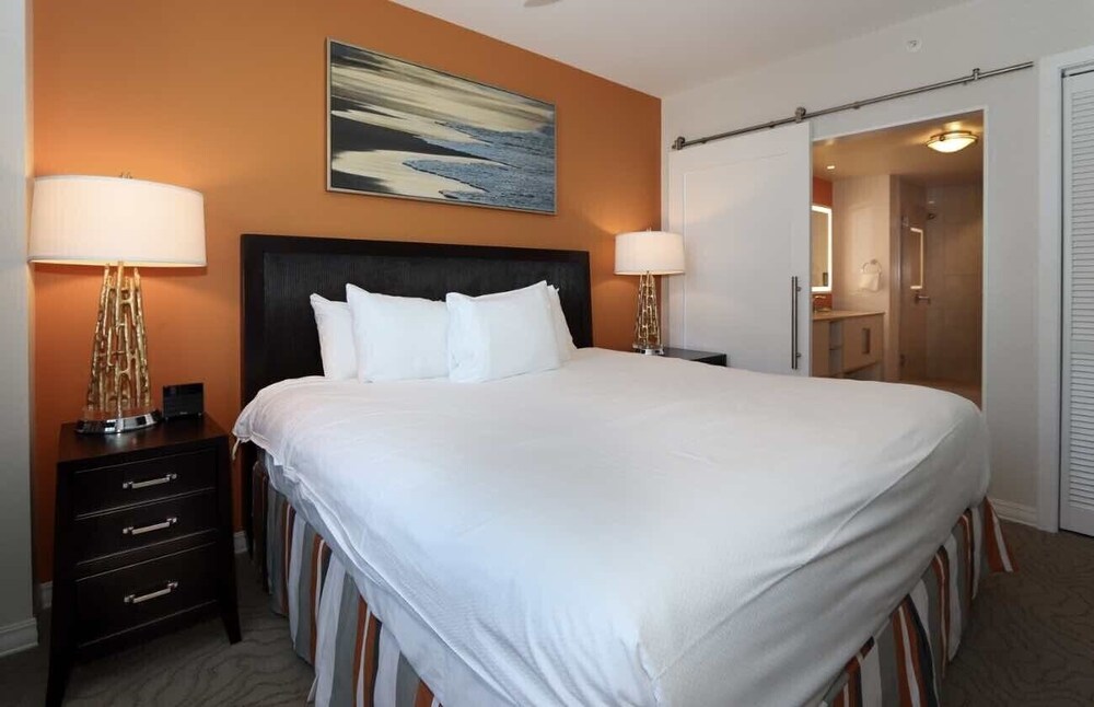 Beachside 1-Bedroom Clearwater Beach Suite + Amenities