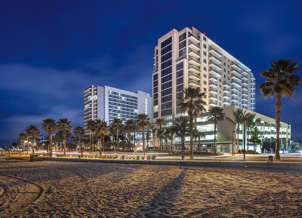 Beachside 1-Bedroom Clearwater Beach Suite + Amenities