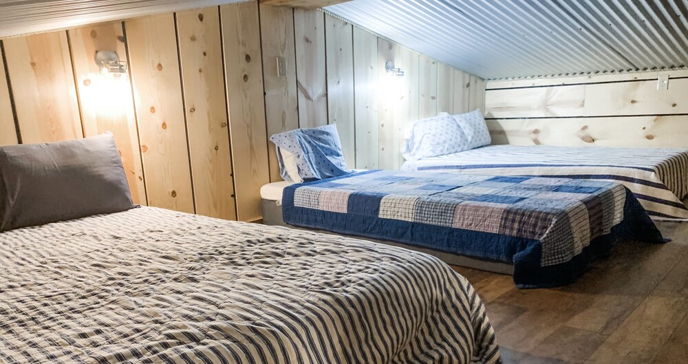 Great home on Sam Rayburn 1/10th mile from Monterey Boat Ramp w/ RV