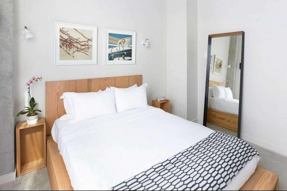 A Place Where Foodies And Explorers Thrive! 3 Units, FREE Breakfast!