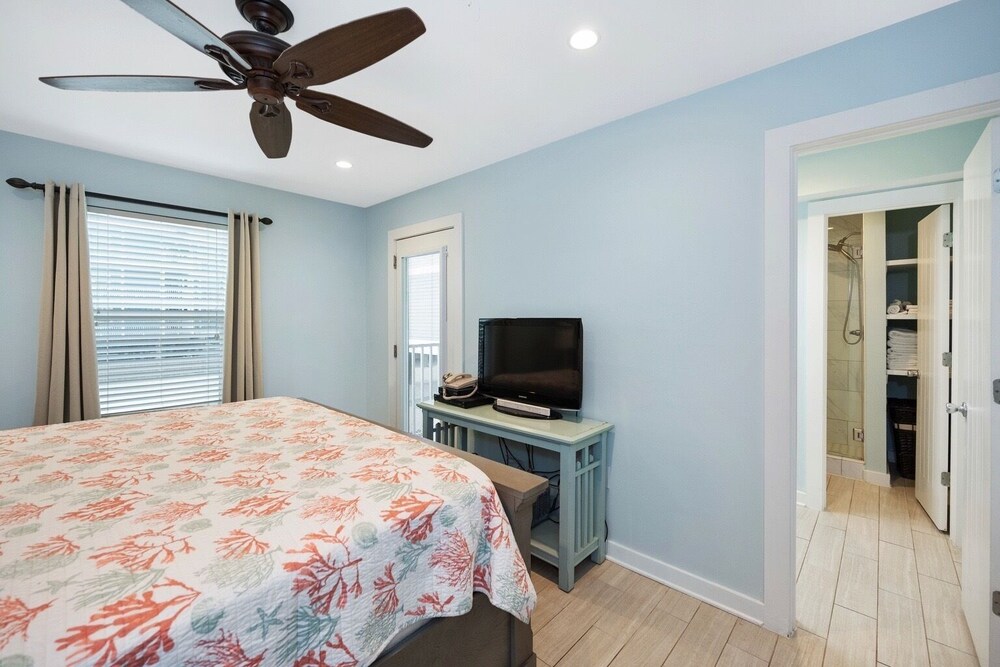 Sundazed ~ *2/2* Family-Friendly Beachside Condo