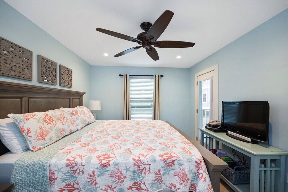 Sundazed ~ *2/2* Family-Friendly Beachside Condo