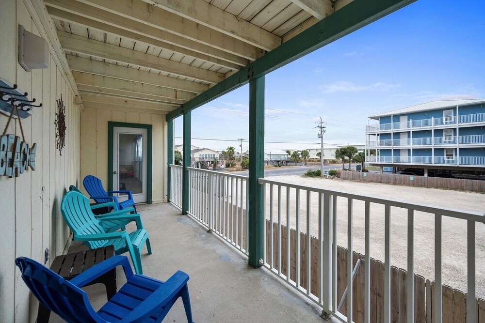 Sundazed ~ *2/2* Family-Friendly Beachside Condo