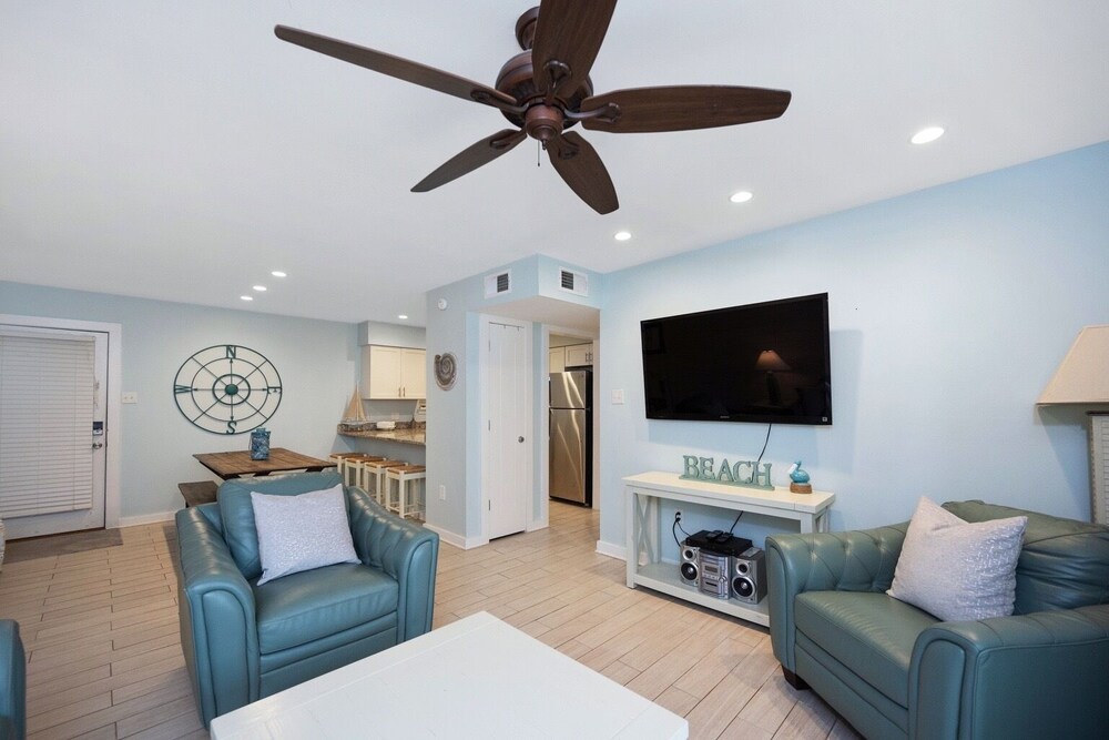 Sundazed ~ *2/2* Family-Friendly Beachside Condo