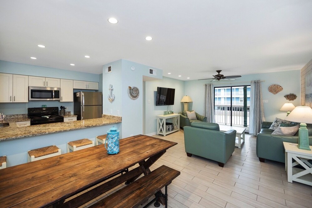 Sundazed ~ *2/2* Family-Friendly Beachside Condo