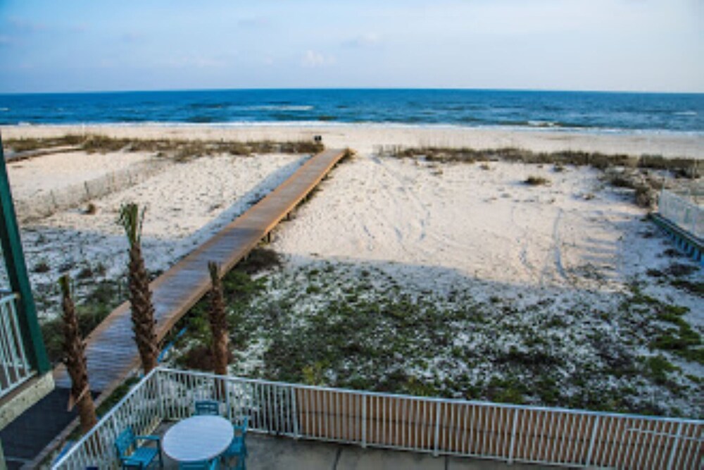 Sundazed ~ *2/2* Family-Friendly Beachside Condo