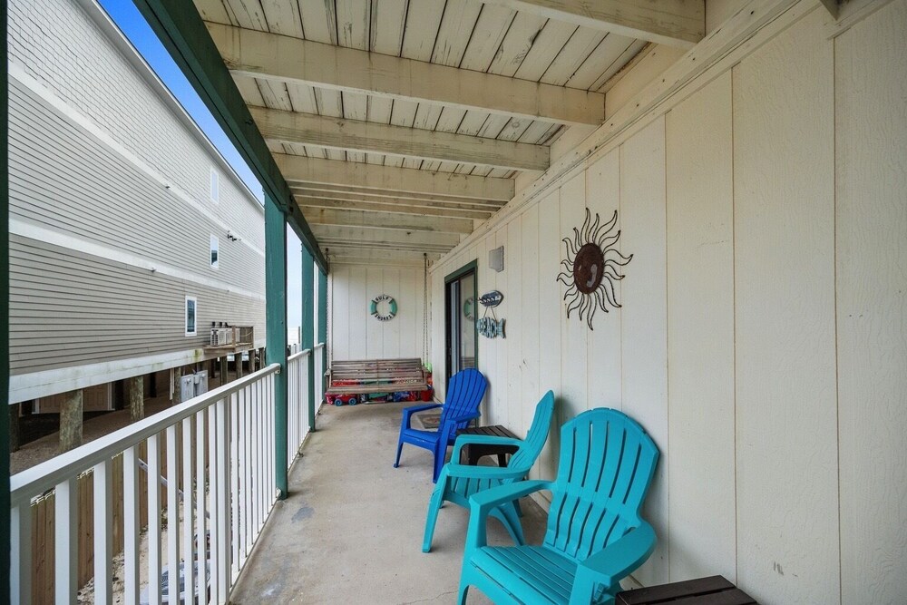 Sundazed ~ *2/2* Family-Friendly Beachside Condo