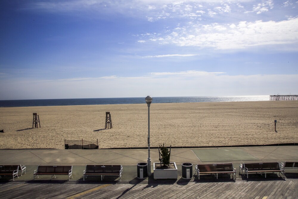 Belmont Towers End Unit Oceanfront Condo with SUPER Large Deck!