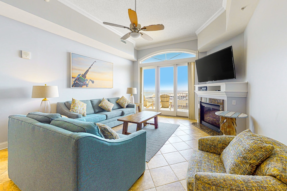 Oceanfront Family Condo w/Shared Rooftop Pool, Private Washer/Dryer, AC, WiFi