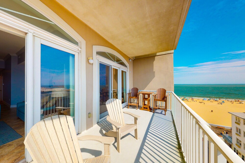 Oceanfront Family Condo w/Shared Rooftop Pool, Private Washer/Dryer, AC, WiFi