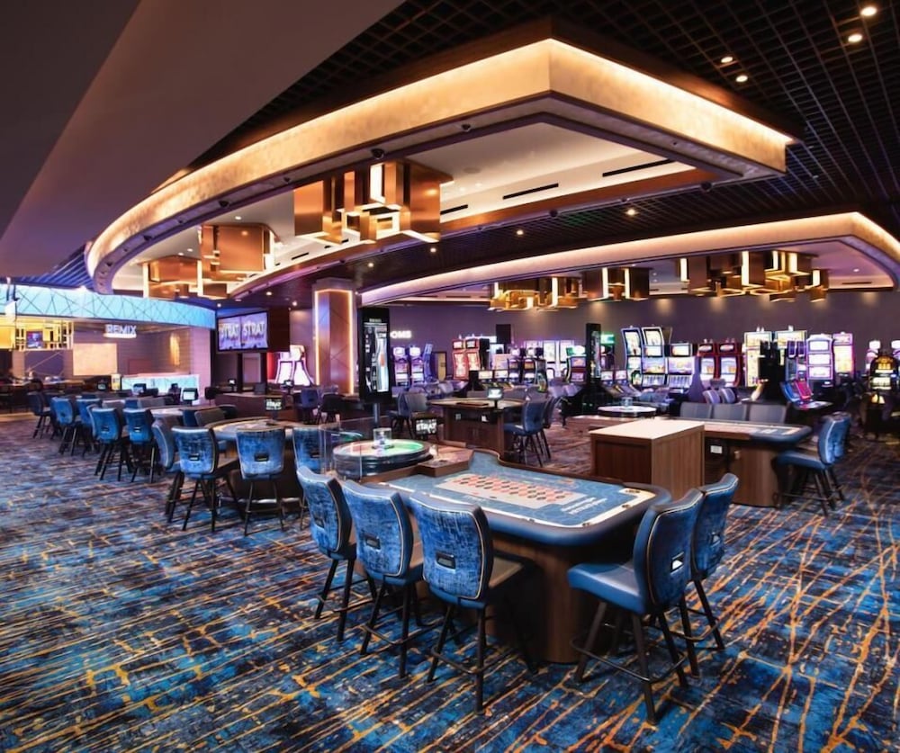 Adventure Awaits! On Strip, 2 Pools, Casino, Game Room, Near World Market Center