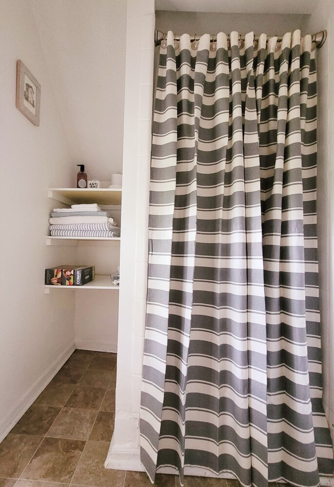 "Charming Haven in the Heart of Historic District in Ypsilanti" Pet