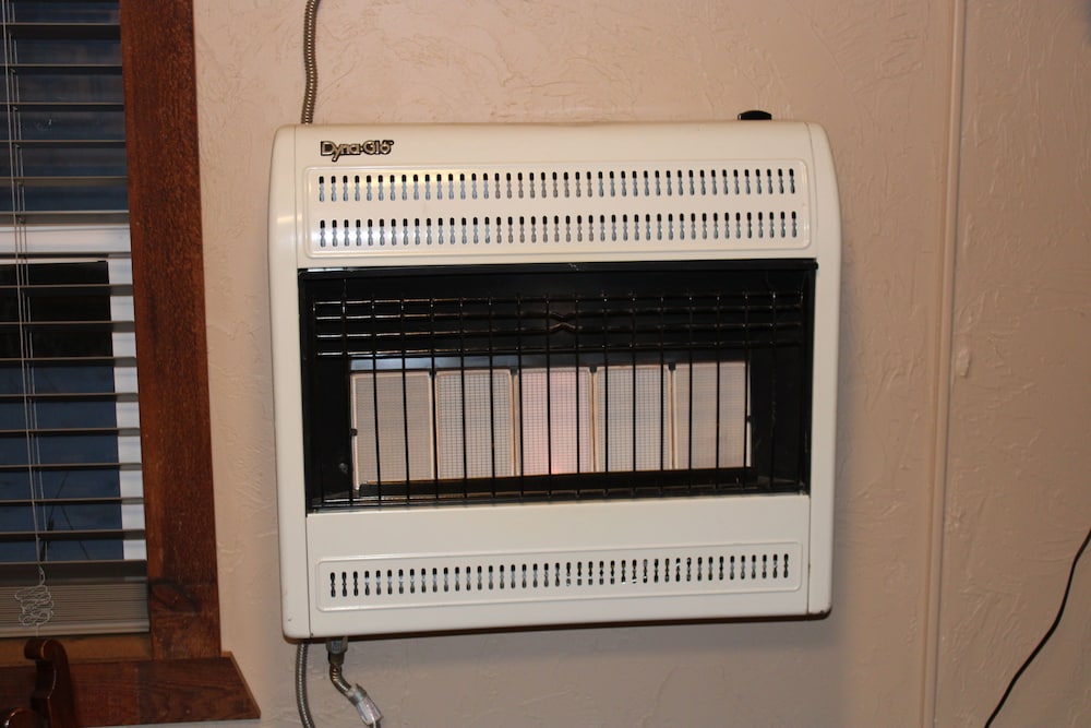 Rustic cottage/ cabin centrally located in Collbran, Colorado Mesa