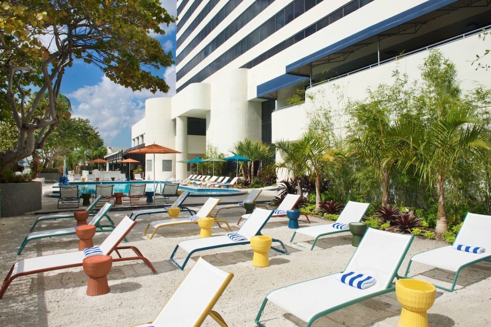 Amazing Miami Getaway! 3 Family-Friendly Units, Pool, Gym, Restaurant