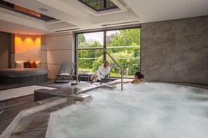 Indoor spa tub