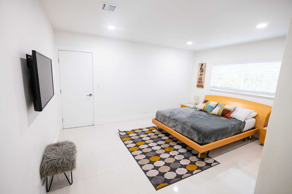 🤩 STUNNING NEW VILLA 😜 / MINI GOLF ⛳❤️ / NEW SPARKLING AND HEATED POOL ✨⛱️ RELAX