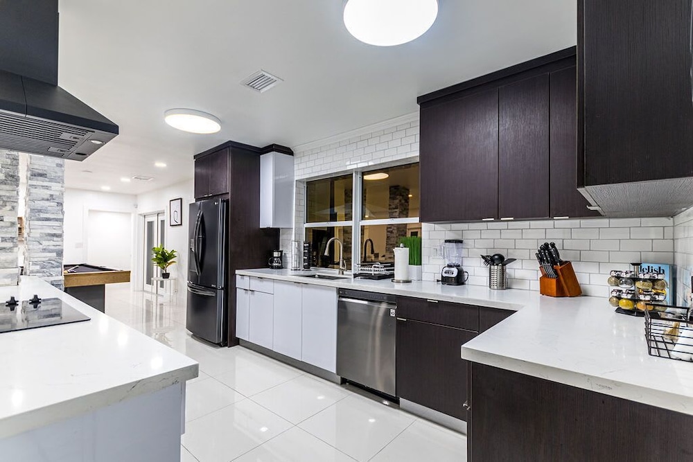 🤩 STUNNING NEW VILLA 😜 / MINI GOLF ⛳❤️ / NEW SPARKLING AND HEATED POOL ✨⛱️ RELAX