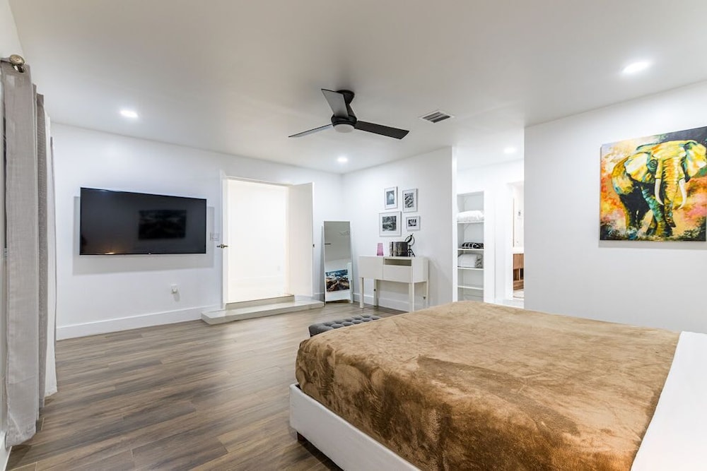 🤩 STUNNING NEW VILLA 😜 / MINI GOLF ⛳❤️ / NEW SPARKLING AND HEATED POOL ✨⛱️ RELAX