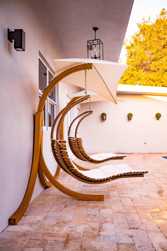 🤩 STUNNING NEW VILLA 😜 / MINI GOLF ⛳❤️ / NEW SPARKLING AND HEATED POOL ✨⛱️ RELAX