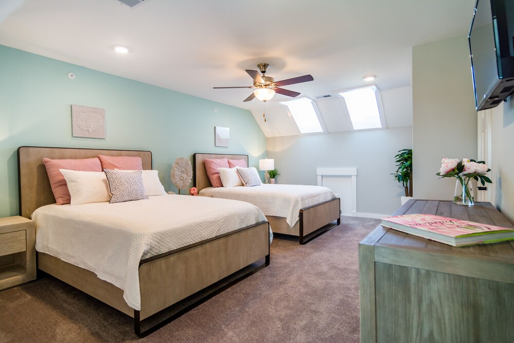 Emerald Star with Small Waterpark, Near Beach and Wright Brothers