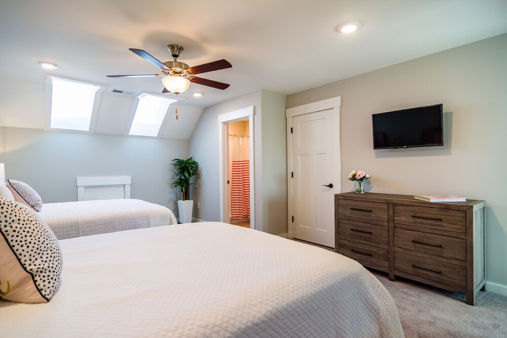 Emerald Star with Small Waterpark, Near Beach and Wright Brothers