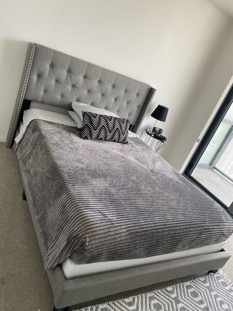 Beautiful 2/2 Apartment with stunning views