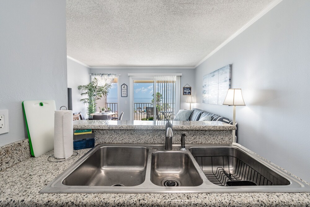 Water View Apartment Suite on the Beach!