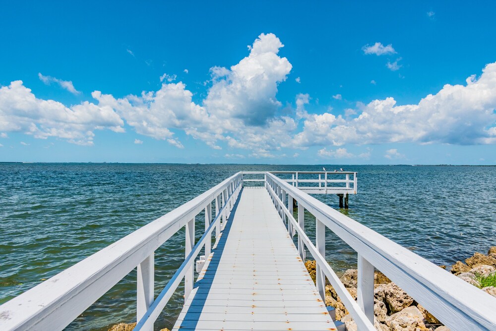 Water View Apartment Suite on the Beach!