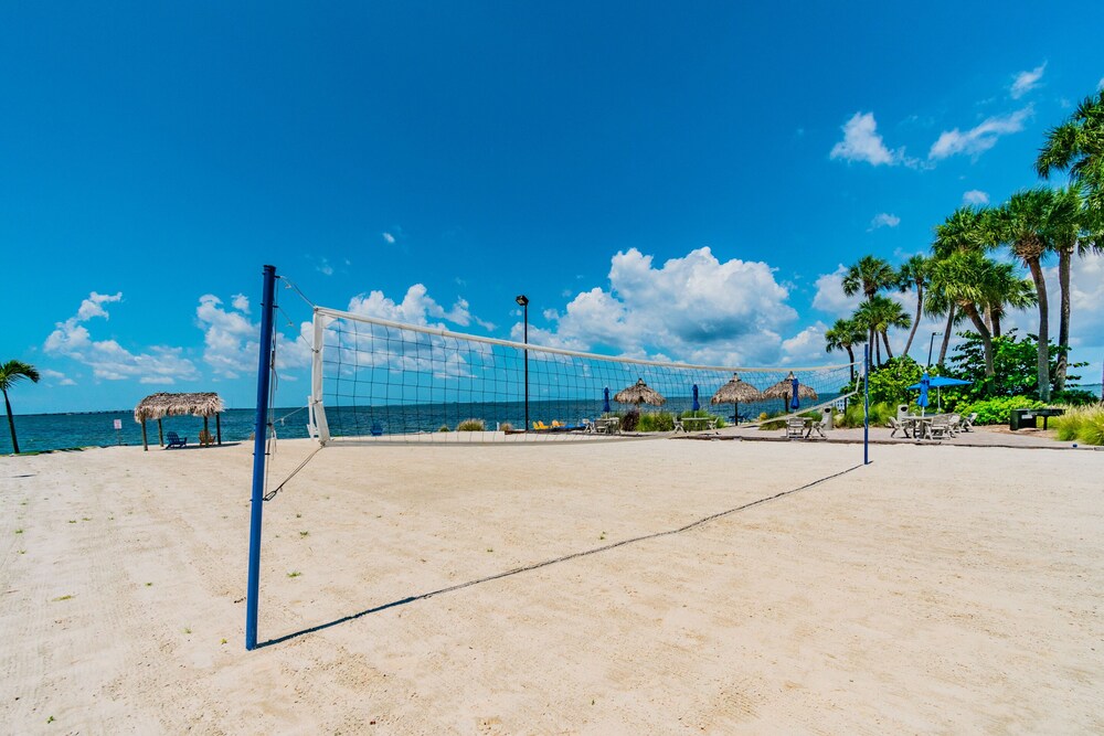 Water View Apartment Suite on the Beach!