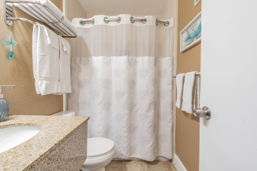 Water View Apartment Suite on the Beach!