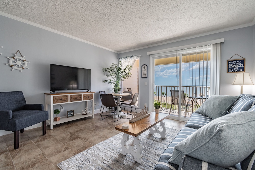 Water View Apartment Suite on the Beach!